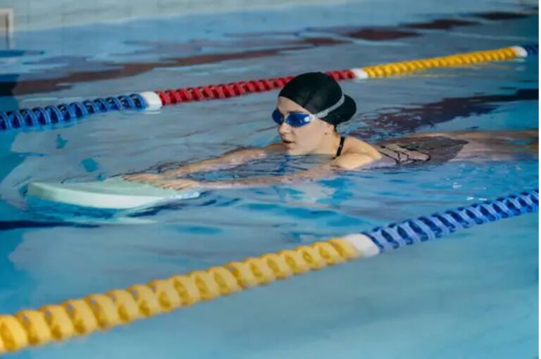 Pellea Fitness - Toronto Canada - Swimming Activity - Swimmer Front Kicking