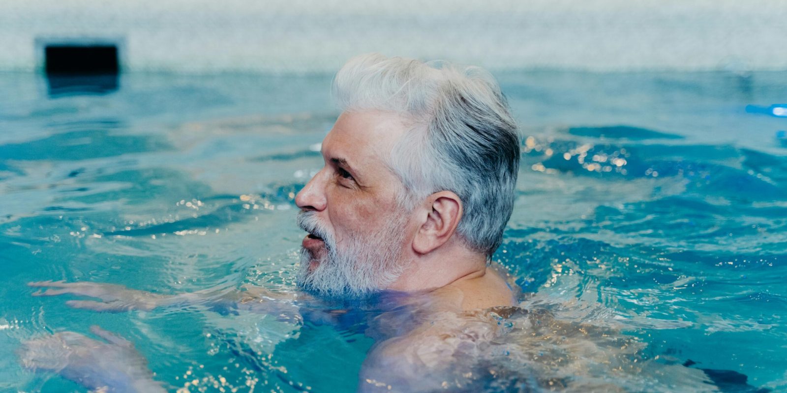 Pellea Fitness - Toronto Canada - Swimming Activity - Swimmer Swimming In Pool